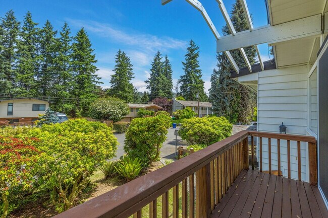 Building Photo - 12527 SE 52nd St