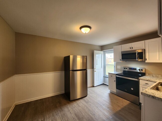 Building Photo - 145 Tandy Dr