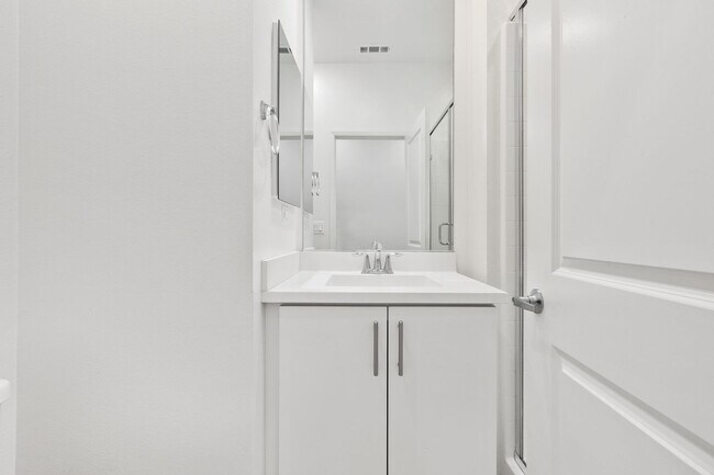 Building Photo - 4 bedroom - Pacific Ridge in Oceanside