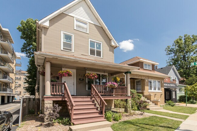 Primary Photo - 328 Circle Ave