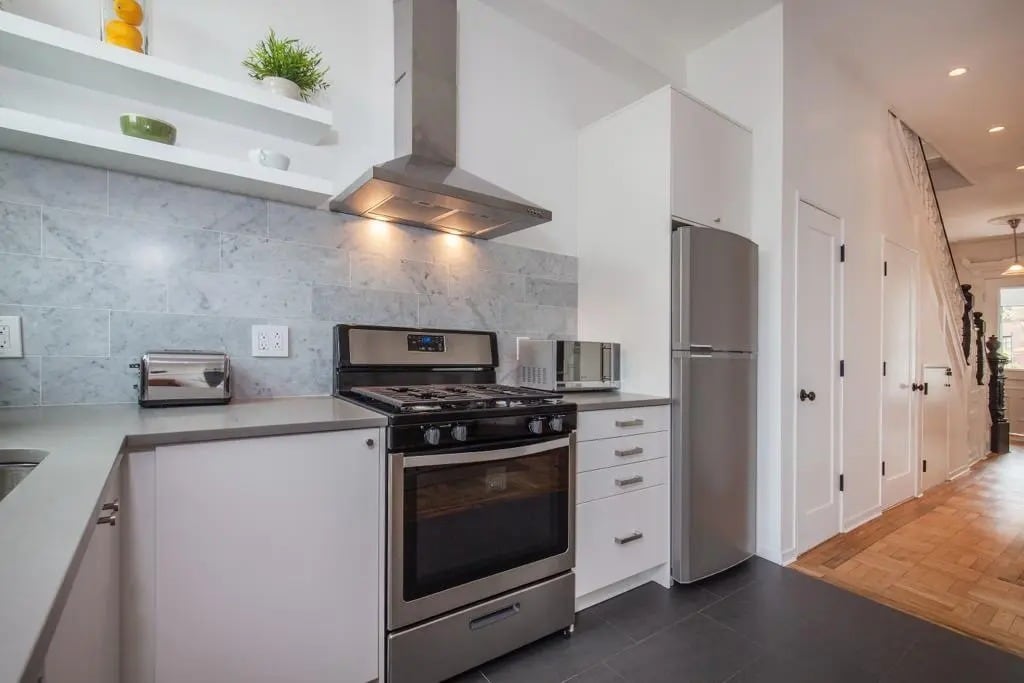 Building Photo - Furnished room/NOT APARTMENT