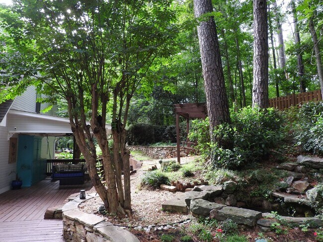 Building Photo - 804 Tulip Poplar Dr