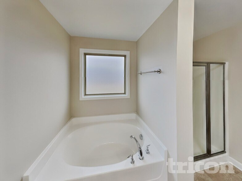 Building Photo - 1056 Lindyn Lee Wy