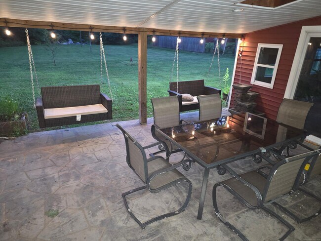 Building Photo - 913 Pleasant Valley Rd