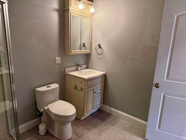 Building Photo - 722 Lowell St