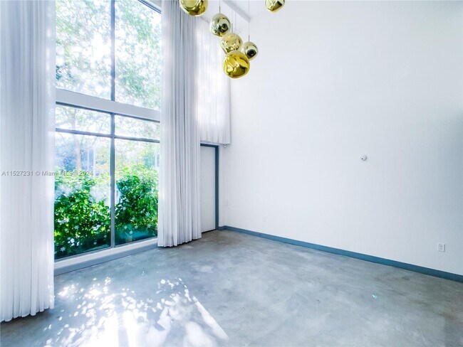 Building Photo - 163 N Shore Dr