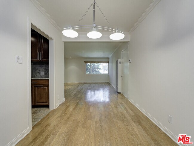 Building Photo - 1217 N Crescent Heights Blvd