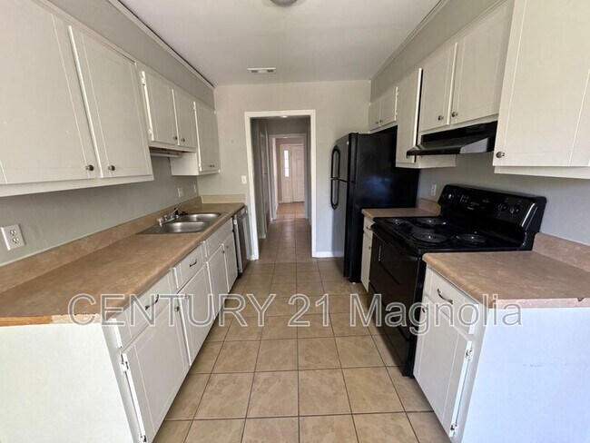 Building Photo - 2737 Royal St