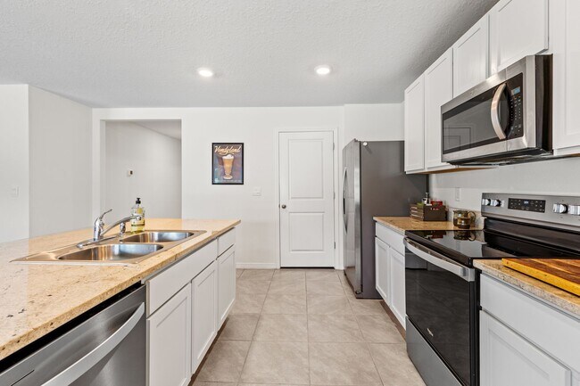 Building Photo - Contemporary Home in Briarwood