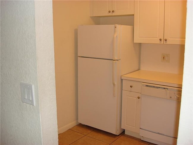 Building Photo - 770 SE 2nd Ave