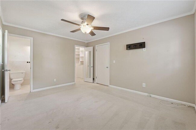 Building Photo - 345 Meadow Dr