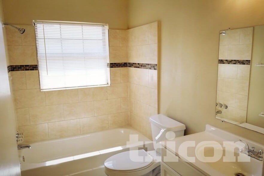 Building Photo - 1415 Wood Ave