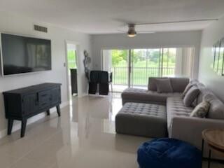 Building Photo - 2950 N Palm Aire Dr