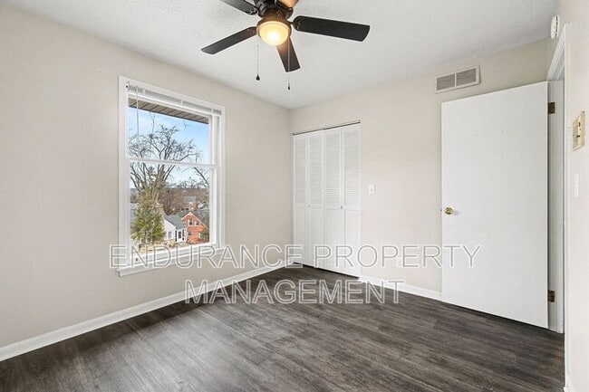 Building Photo - 334 Hyde Park Dr