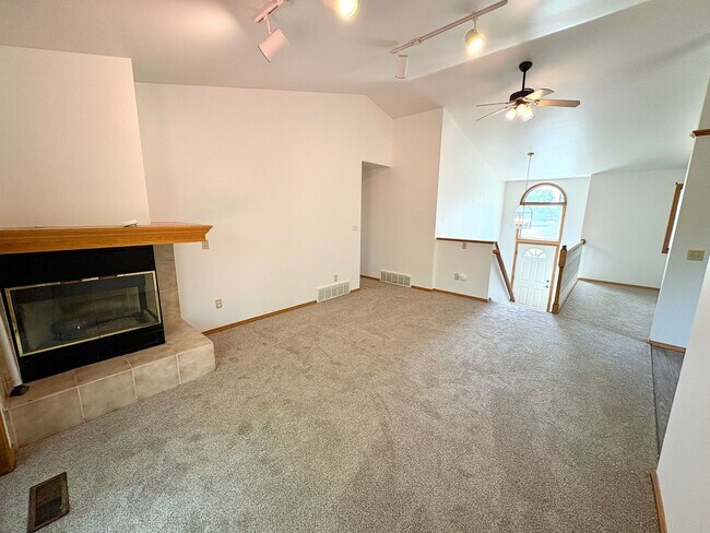 Building Photo - 2905 High Park Dr