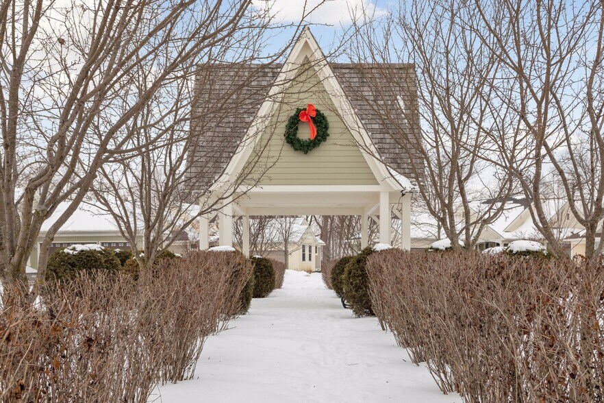 Building Photo - 14246 Garden Way N