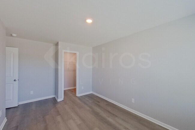Building Photo - 35 E Luminous Way