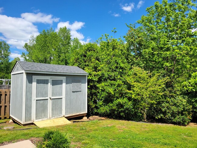 Building Photo - Stunning 4-Bedroom Home for Rent – Availab...