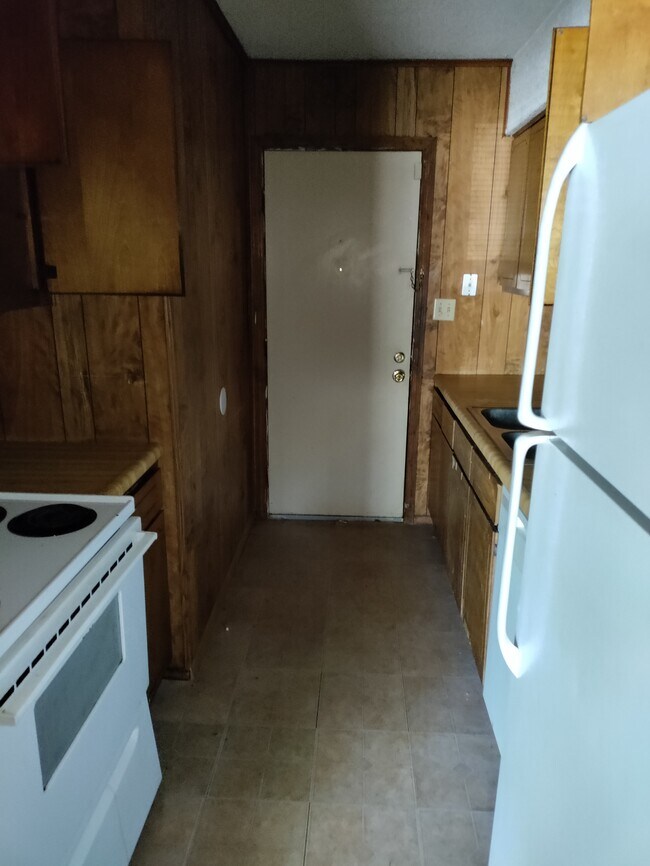 kitchen - 333 Station Crossing Dr