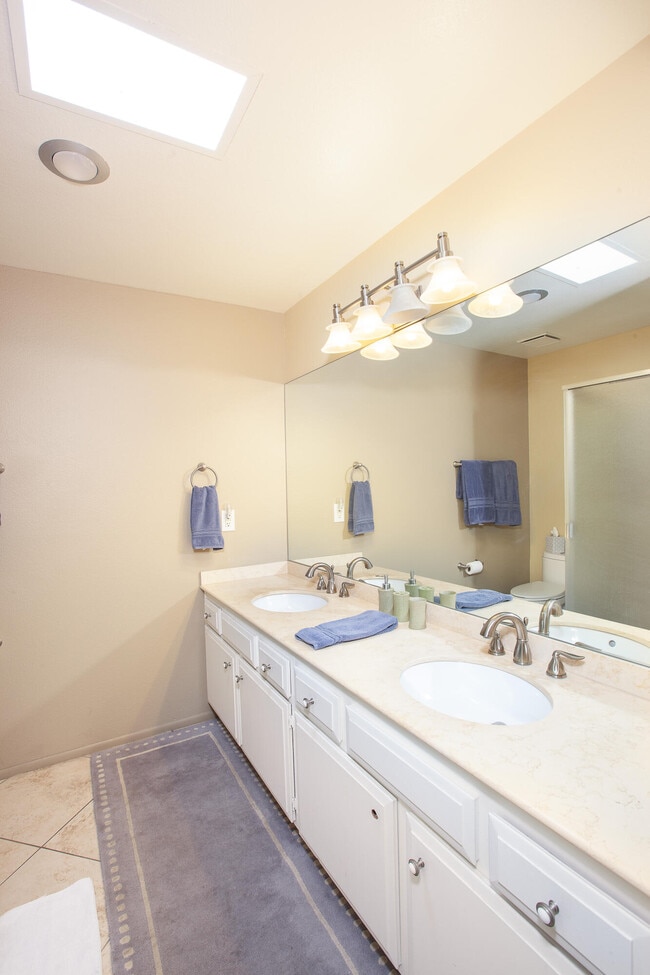 Building Photo - 2348 Los Coyotes Dr