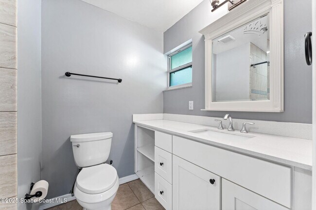 Building Photo - 1565 Venus St