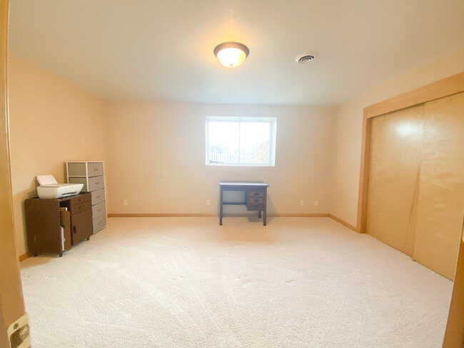 Building Photo - 13057 Velp Ave