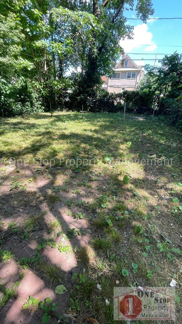 Building Photo - 3 Bedroom, 1 Bathroom House in Kansas City...