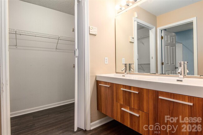 Building Photo - 9205 Ravenwing Dr