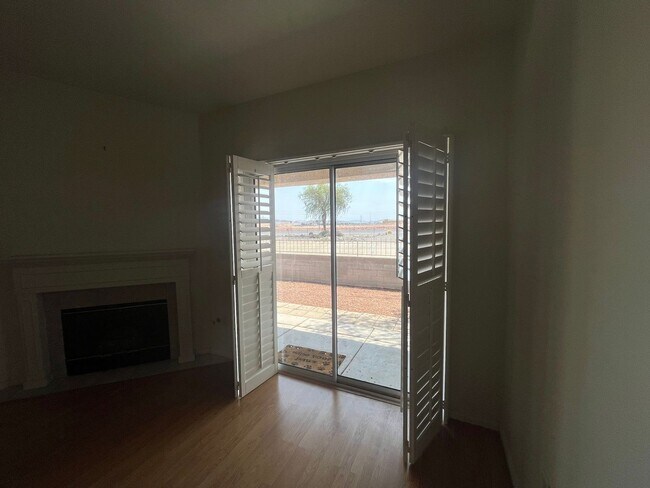 Building Photo - Sunny 2-Bed, 2-Bath in gated community!