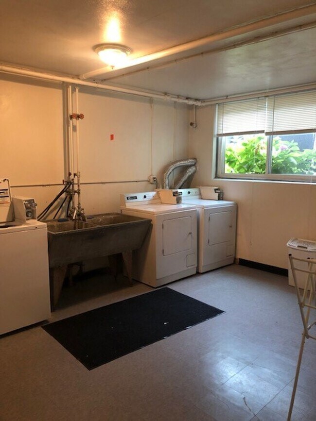 Building Photo - 4610 Bryant Ave S