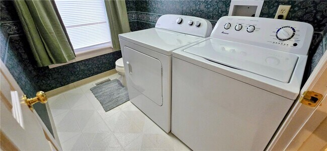 Building Photo - 315 Laurens St