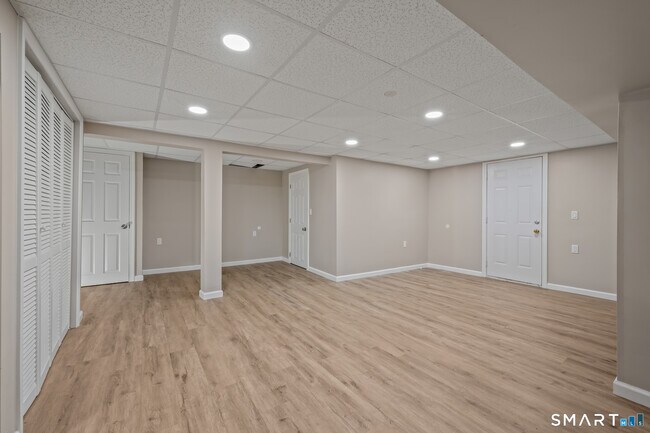 Building Photo - 58 Jackson Ave