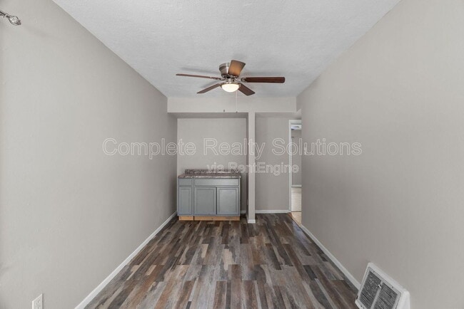 Building Photo - 409 Caithness Rd