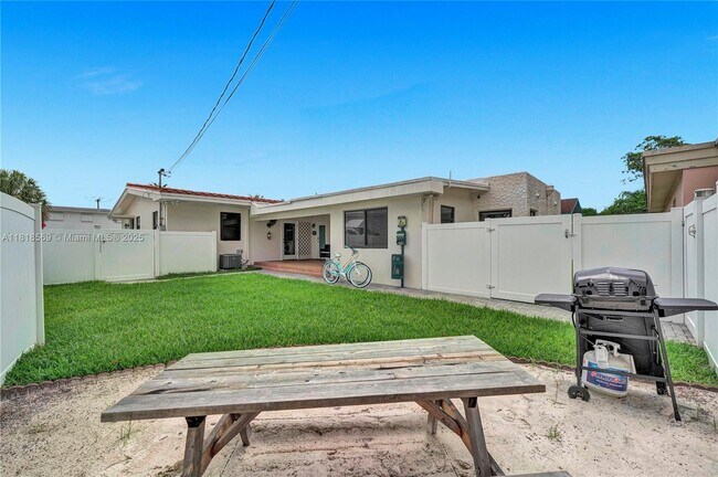 Building Photo - 1704 Rodman St