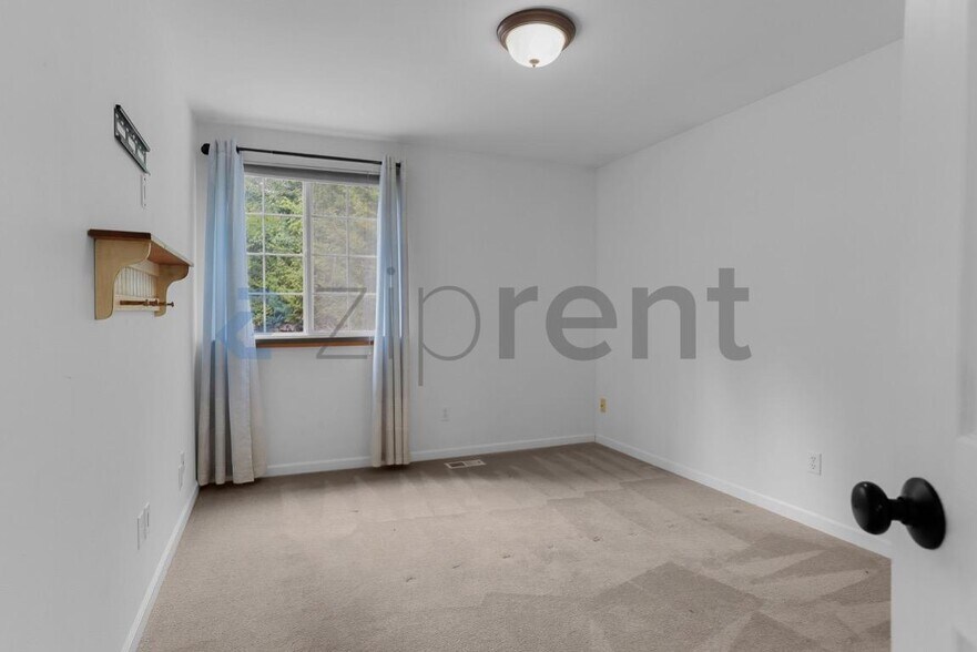 Building Photo - Unit