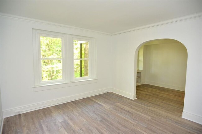 Building Photo - 509 Claire Dr NE