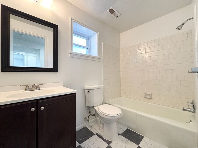 Building Photo - Awesome Remodel with 1 Car Garage!