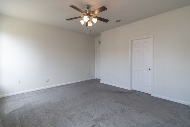Building Photo - 909 Durness Dr