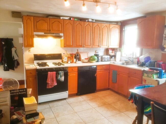 Primary Photo - 19 Burnside Ave