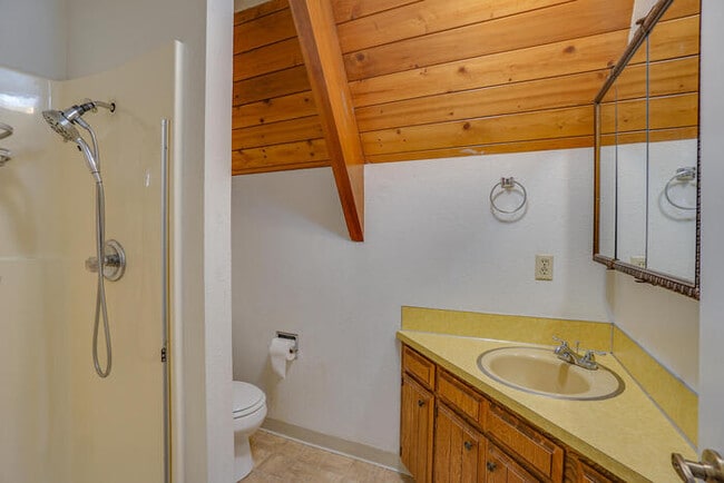 Building Photo - COUNTRY LIVING IN WASHOUGAL