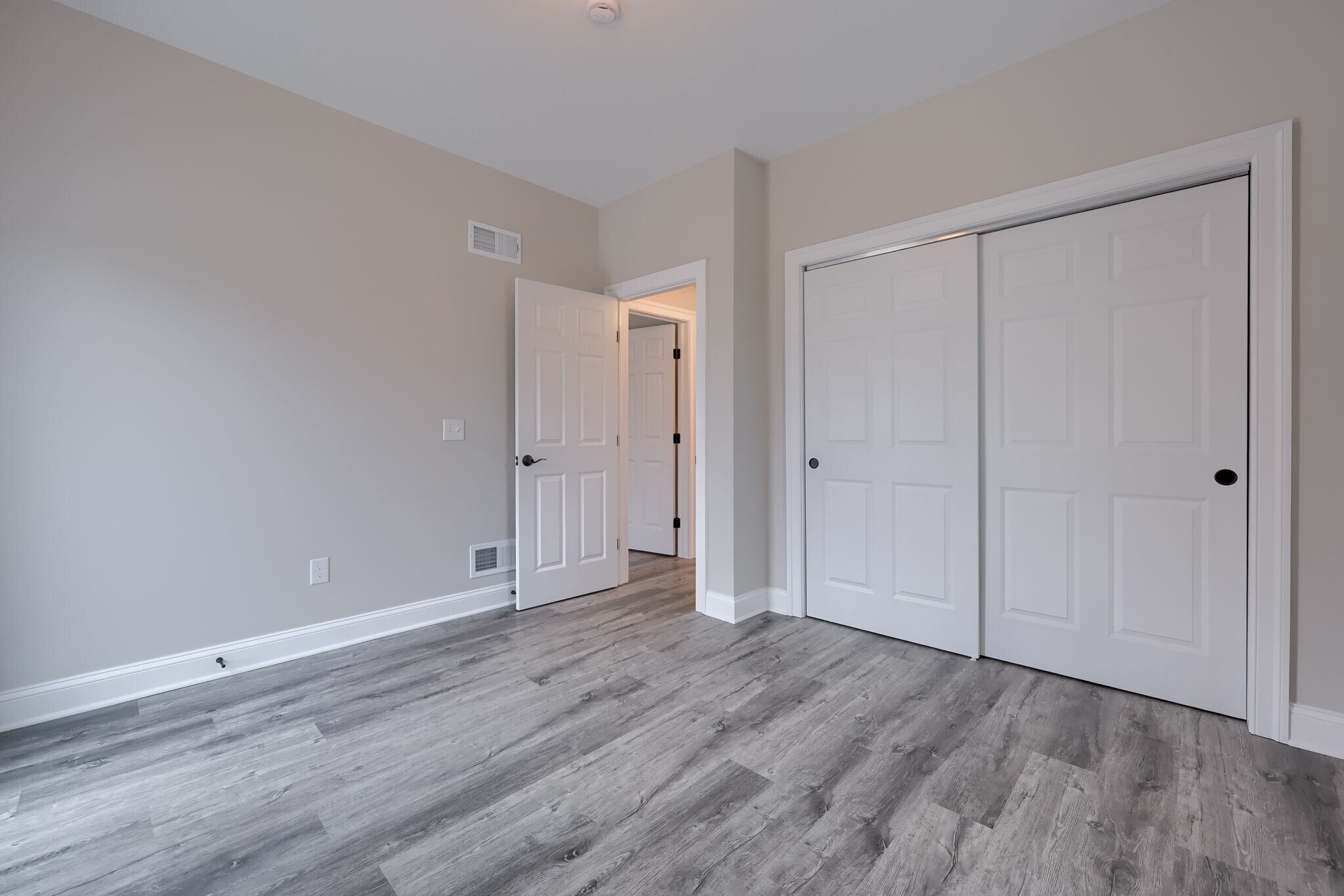 Building Photo - 231 E Main St