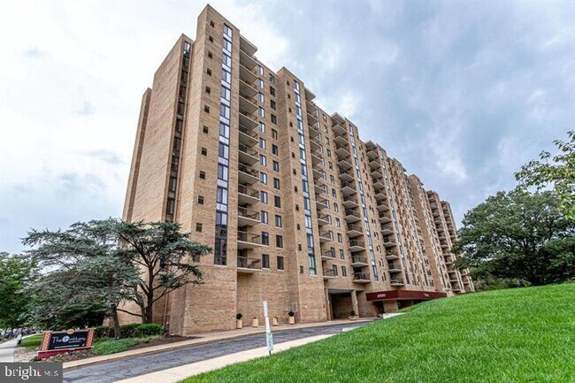 Building Photo - 4500 S Four Mile Run Dr