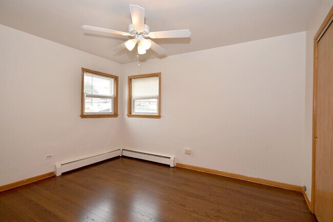 Building Photo - 2334 N 72nd Ct