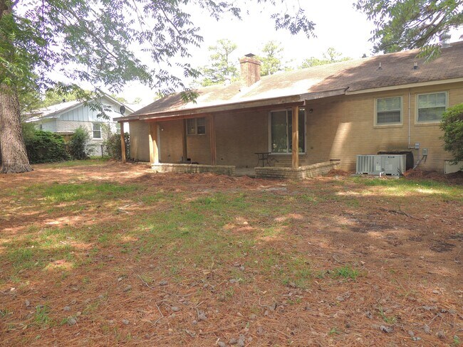 Building Photo - 7115 Enfield Dr