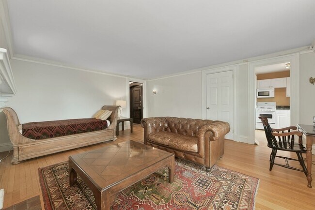 Building Photo - 334 Beacon St