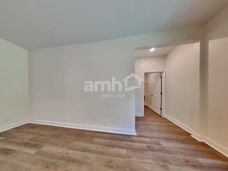 Building Photo - 1502 Brookgreen Dr