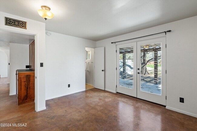 Building Photo - 8801 E Buckboard Rd