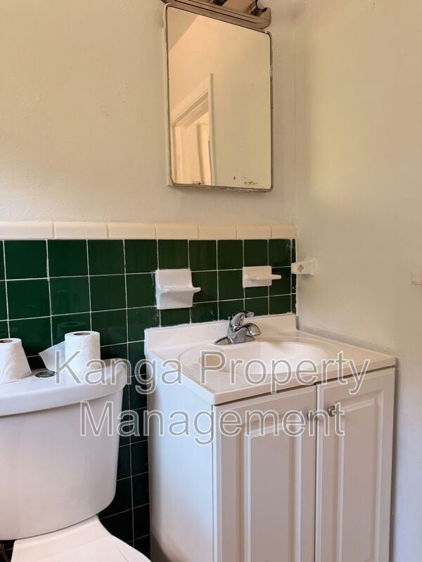 Building Photo - 1172 W 34th St