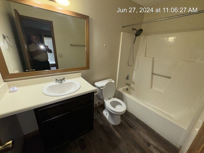 Building Photo - 501 Hollyberry Ln