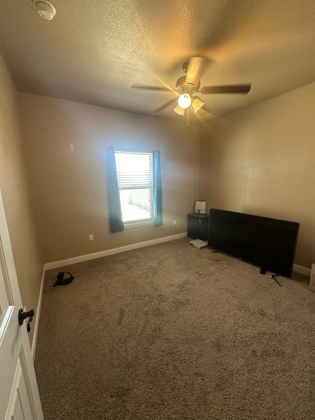 Building Photo - Stunning 4 Bed 2 Bath Home! Parkview Schoo...